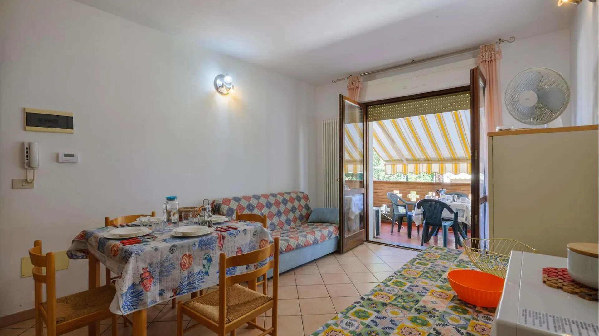 Cozy Apartment In Comacchio With Wifi 0*,